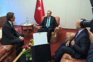 O bakan Erdoğan'ın karşısında