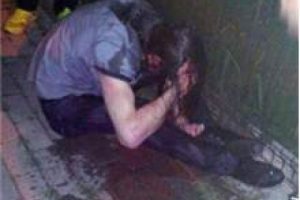 Taciz ş&uuml;phelisine mahalleliden lin&ccedil; girişimi