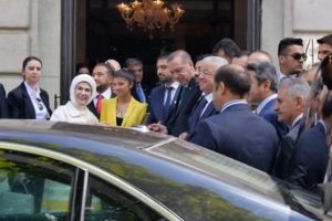 Paris'e adımını atar atmaz...