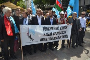 T&uuml;rkmenlerden IŞİD protestosu