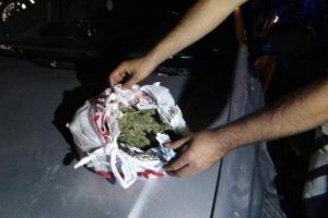 Kaza yapan ara&ccedil;tan esrar &ccedil;ıktı