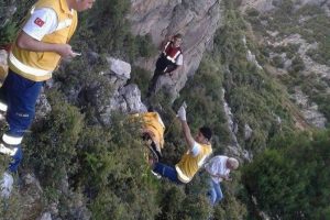 Epilepsi n&ouml;betine girdi 10 metre d&uuml;şt&uuml;