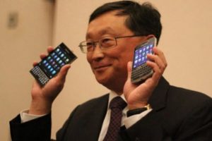 BlackBerry'den iki telefon birden geldi