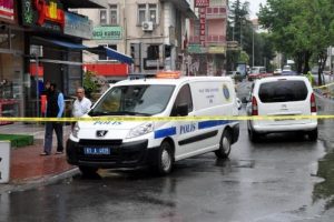 İki grup arasında silahlı &ccedil;atışma