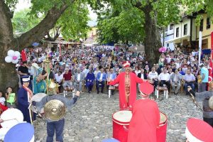 Cumalıkızık Ahududu Festivali'ne b&uuml;y&uuml;k katılım