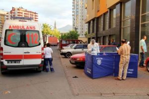 Seccade silkelerken d&uuml;şen kadın &ouml;ld&uuml;