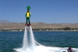Van G&ouml;l&uuml; canavarı jet ski yaptı