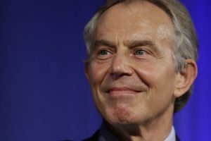 Blair T&uuml;rk geline servet hediye etti
