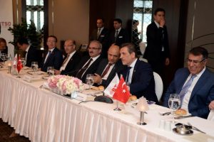 Bakan Fikri Işık BTSO &uuml;yeleriyle buluştu