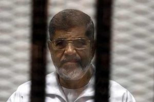 Mursi'nin yargılandığı davanın duruşması ertelendi