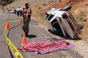 Feci kaza: 2 &ouml;l&uuml;, 4 yaralı
