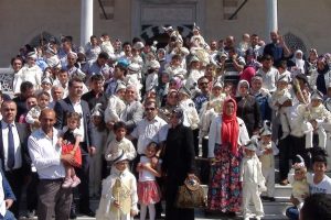 125 &ccedil;ocuk erkekliğe ilk adımı attı