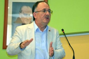 "İhsanoğlu yalnız CHP ve MHP'nin adayıdır"
