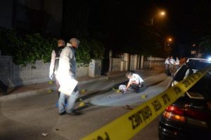 İki kardeş sokak ortasında &ouml;ld&uuml;r&uuml;ld&uuml;