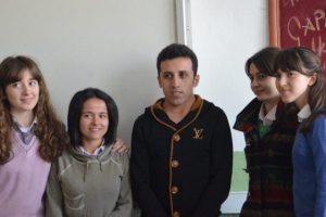 Okumak i&ccedil;in gitti pop star oldu