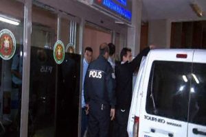 Cinayet zanlısını &ccedil;eken gazetecilere polis engeli