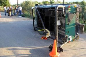 Safari cipi devrildi: 2 turist &ouml;ld&uuml;