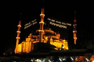 Ramazan mahyaları camileri s&uuml;slemeye başladı