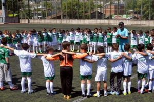 Bursaspor futbol okulu yaz d&ouml;nemi başladı