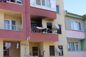 İkinci kattaki dairede yangın &ccedil;ıktı