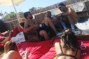 Kenan İmirzalıoğlu kızların yakın markajında