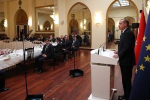 &Ouml;rg&uuml;t korkun&ccedil; y&uuml;z&uuml;n&uuml; gizleyemez hale geldi