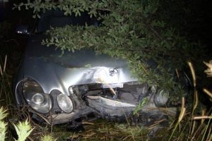 Onlar birbirine &ccedil;arptı, otomobil onlara
