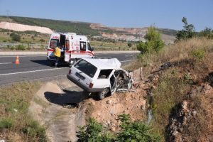 Ara&ccedil; hurdaya d&ouml;nd&uuml;: 1 &ouml;l&uuml;, 1 yaralı