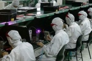 iPhone 6 i&ccedil;in 100 bin kişi!