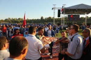Mersin &Uuml;niversitesi'nde gergin mezuniyet