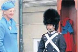 Danimarka Krali&ccedil;esi'ni T&uuml;rk genci Devrim koruyor