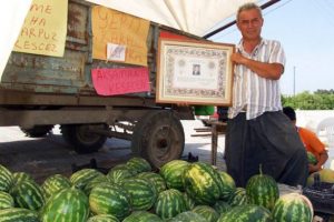 Kızıp avukatlığı bıraktı, şimdi karpuz satıyor
