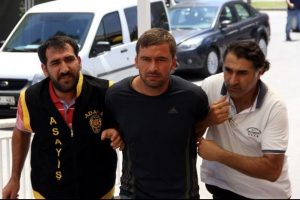 "İş tamam" işareti yapınca yakayı ele verdi