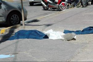 Gen&ccedil; kadın 6'ncı kattan atlayarak yaşamına son verdi