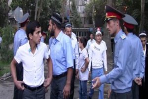 Tacikistan'da &ccedil;ocuklara cami halen yasak
