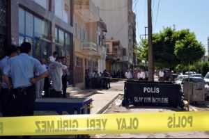 6'ncı kattan &ouml;l&uuml;me atladı
