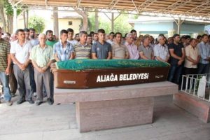 Freni boşalan kamyonu durdurmak isterken canından oldu