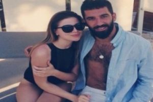 Arda Turan Hadise'nin kardeşiyle poz verdi...