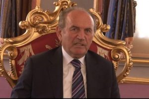 Topbaş'tan "dershane tabelası" a&ccedil;ıklaması
