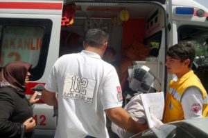 Ambulansın i&ccedil;ine bakınca sakinleşti