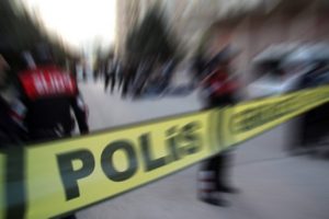 Kız arkadaşını rehin alıp dehşet sa&ccedil;tı