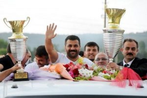 Başpehlivana memleketinde coşkulu karşılama