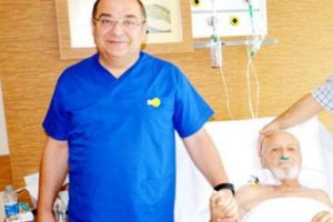 96 yaşındaki hastaya koltuk altından kalp ameliyatı!