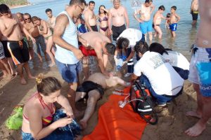 Acil servis doktoru tatilde de hayat kurtardı
