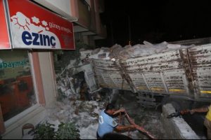 Faciaya kıl payı