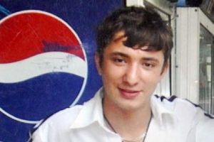 Arkadaşlarıyla aldığı alkol sonrası &ouml;l&uuml; bulundu