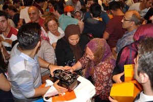 1 TL'lik ayakkabı izdihamı!