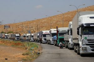 Irak'taki m&uuml;ltecilere 20 tır yardım malzemesi