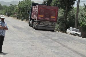 Yolun karşısına ge&ccedil;erken...