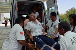Ambulans şof&ouml;r&uuml;n&uuml; hastanelik ettiler